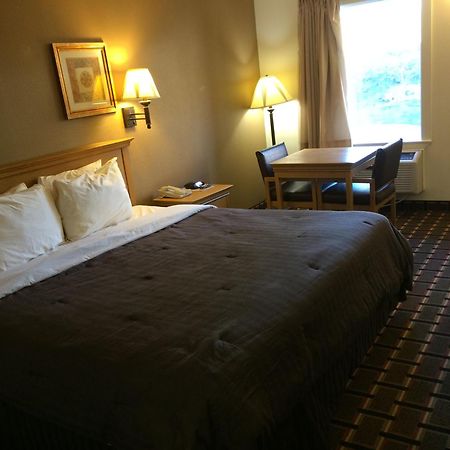 Americas Best Value Inn Near Downtown Nashville Room photo