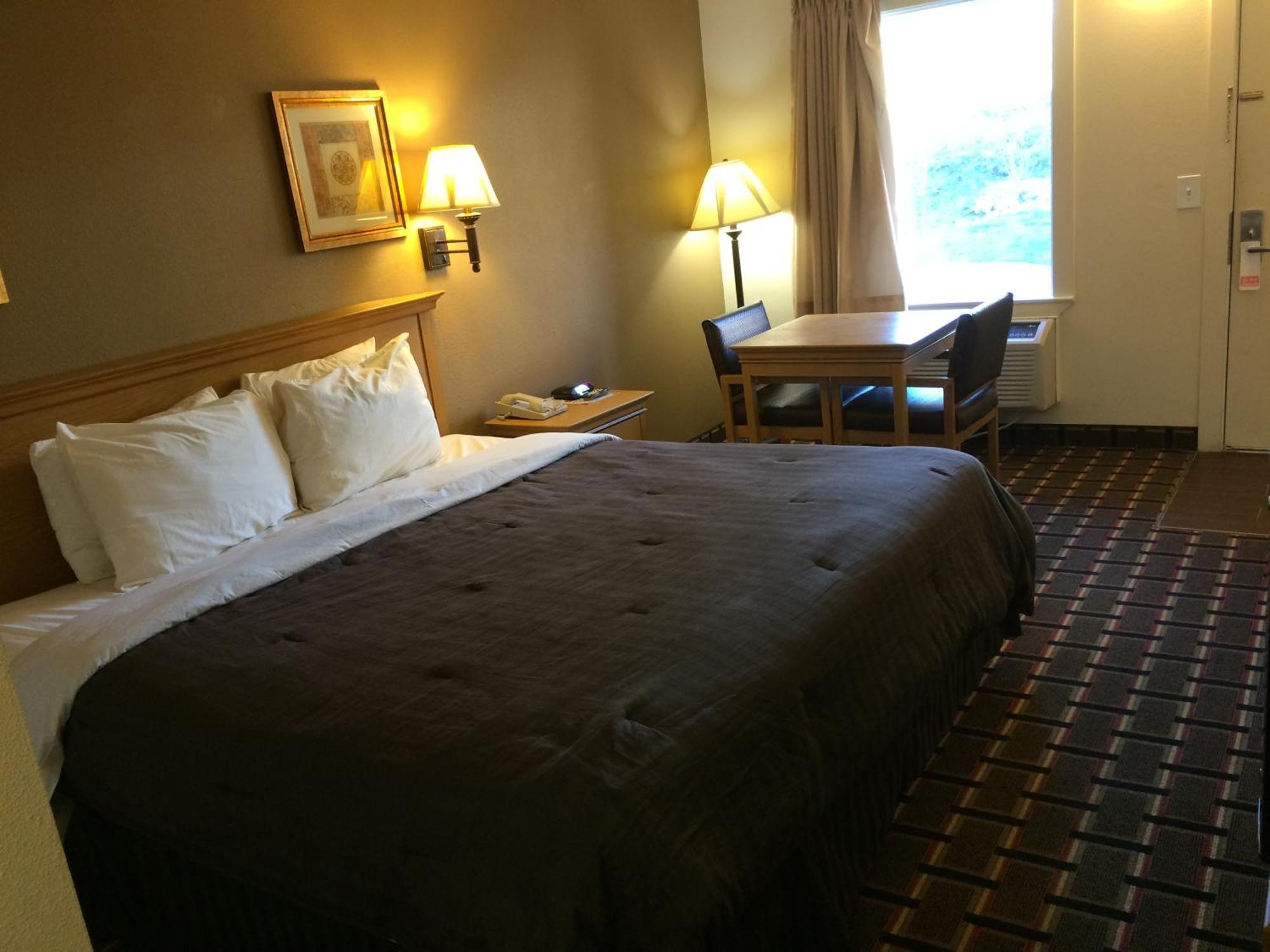 Americas Best Value Inn Near Downtown Nashville Room photo