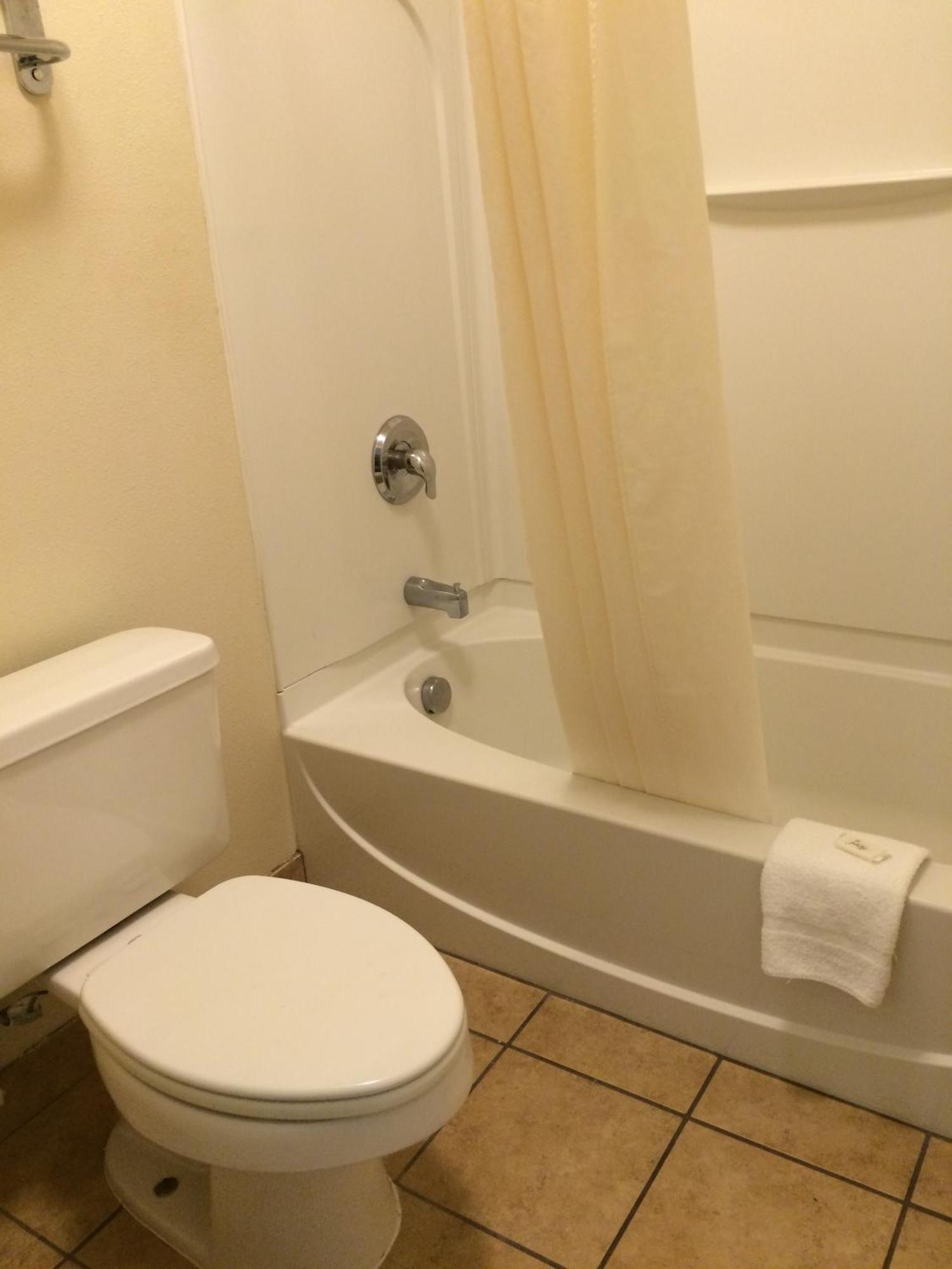 Americas Best Value Inn Near Downtown Nashville Room photo