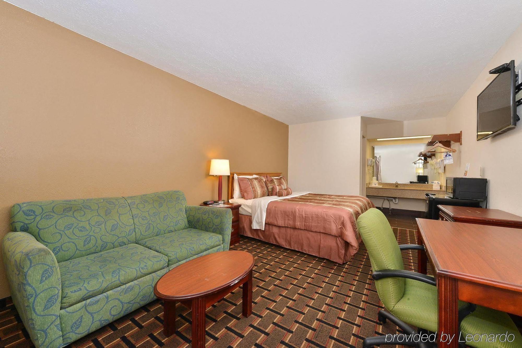 Americas Best Value Inn Near Downtown Nashville Room photo